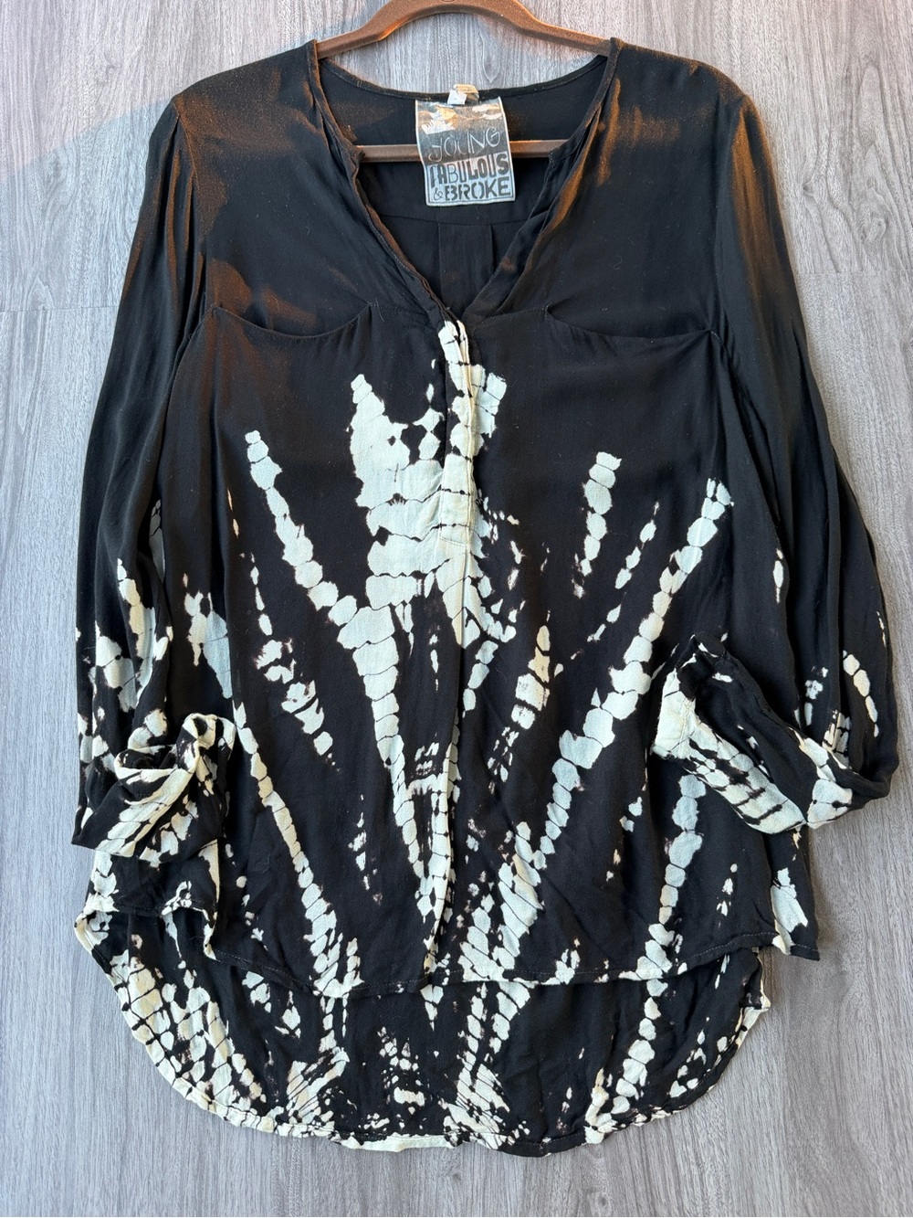 Young Fabulous & Broke Tie Dye Henley Blouse Black White Rayon Tunic Top Small
